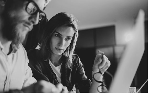 תמונה של סטודנטים במחשב